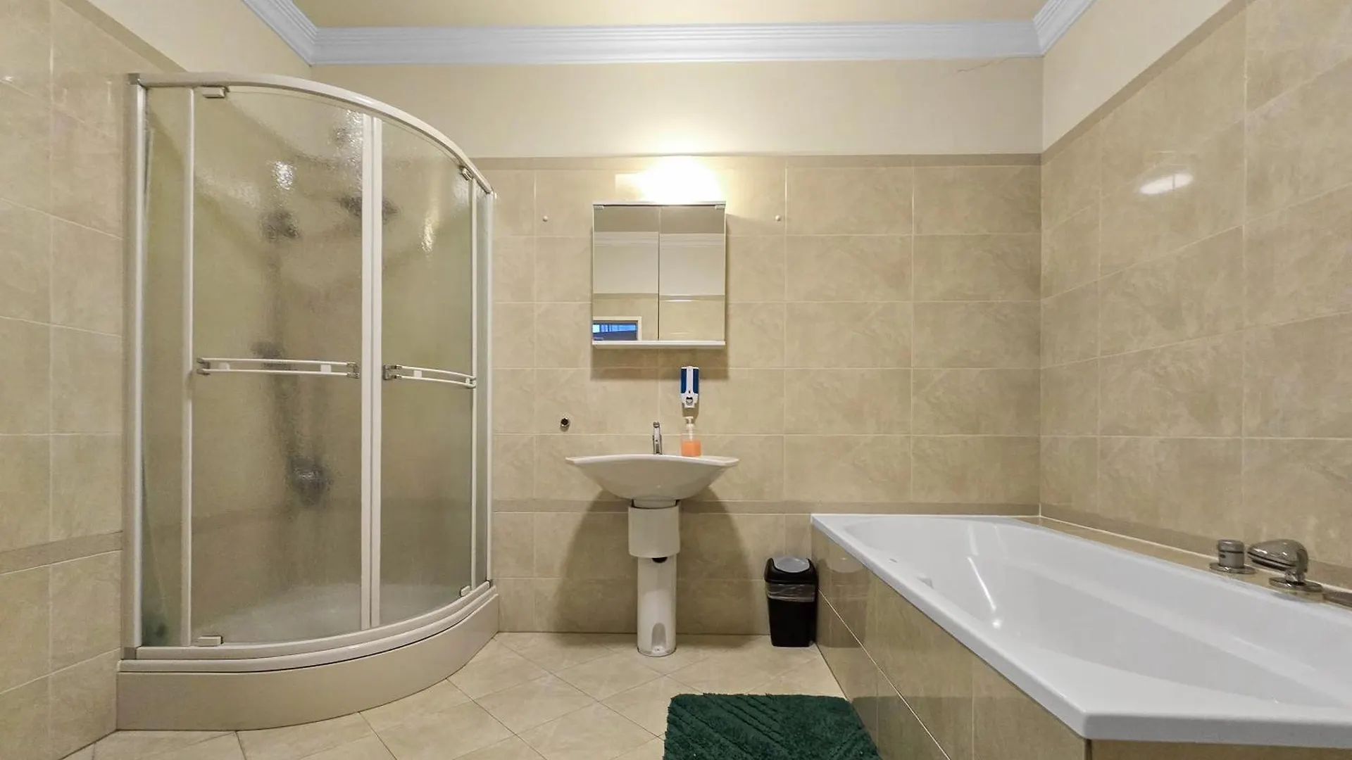 King-Size Comfort In Three Bedrooms 비엔나 0*,  오스트리아