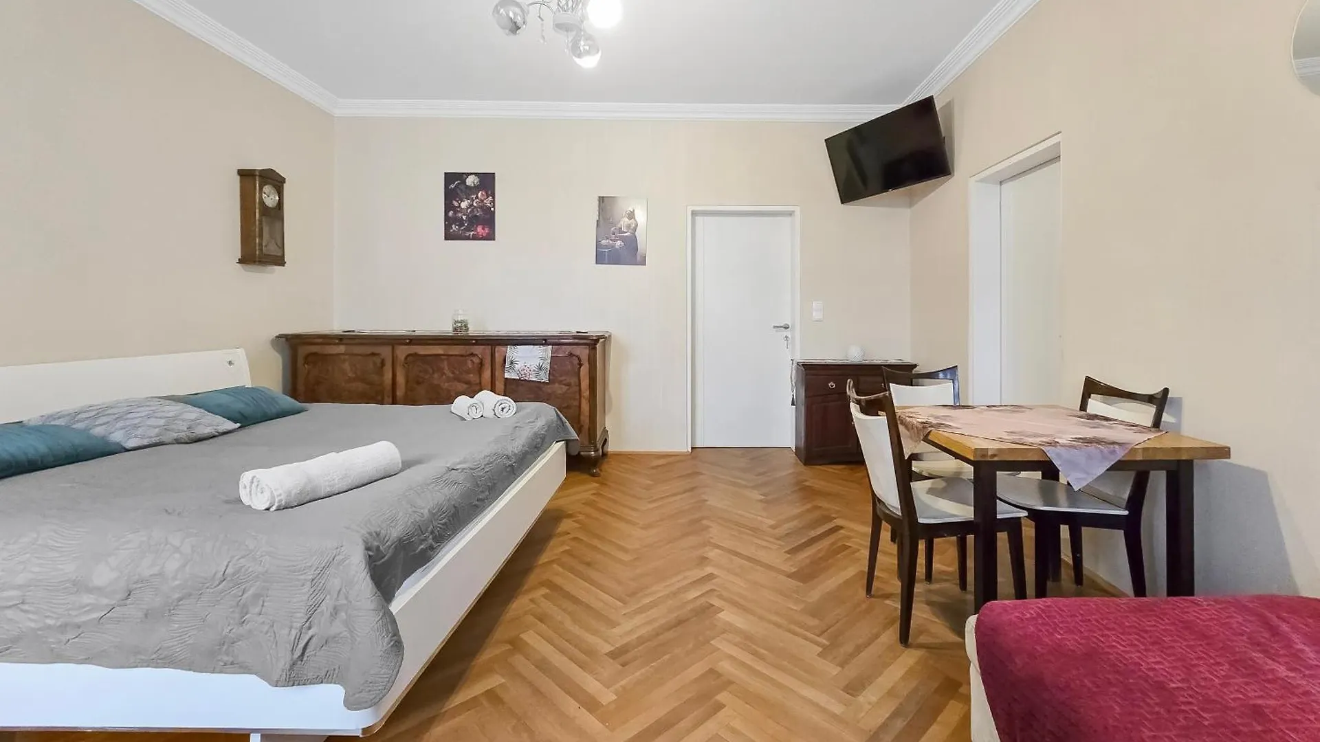 King-Size Comfort In Three Bedrooms 비엔나 아파트